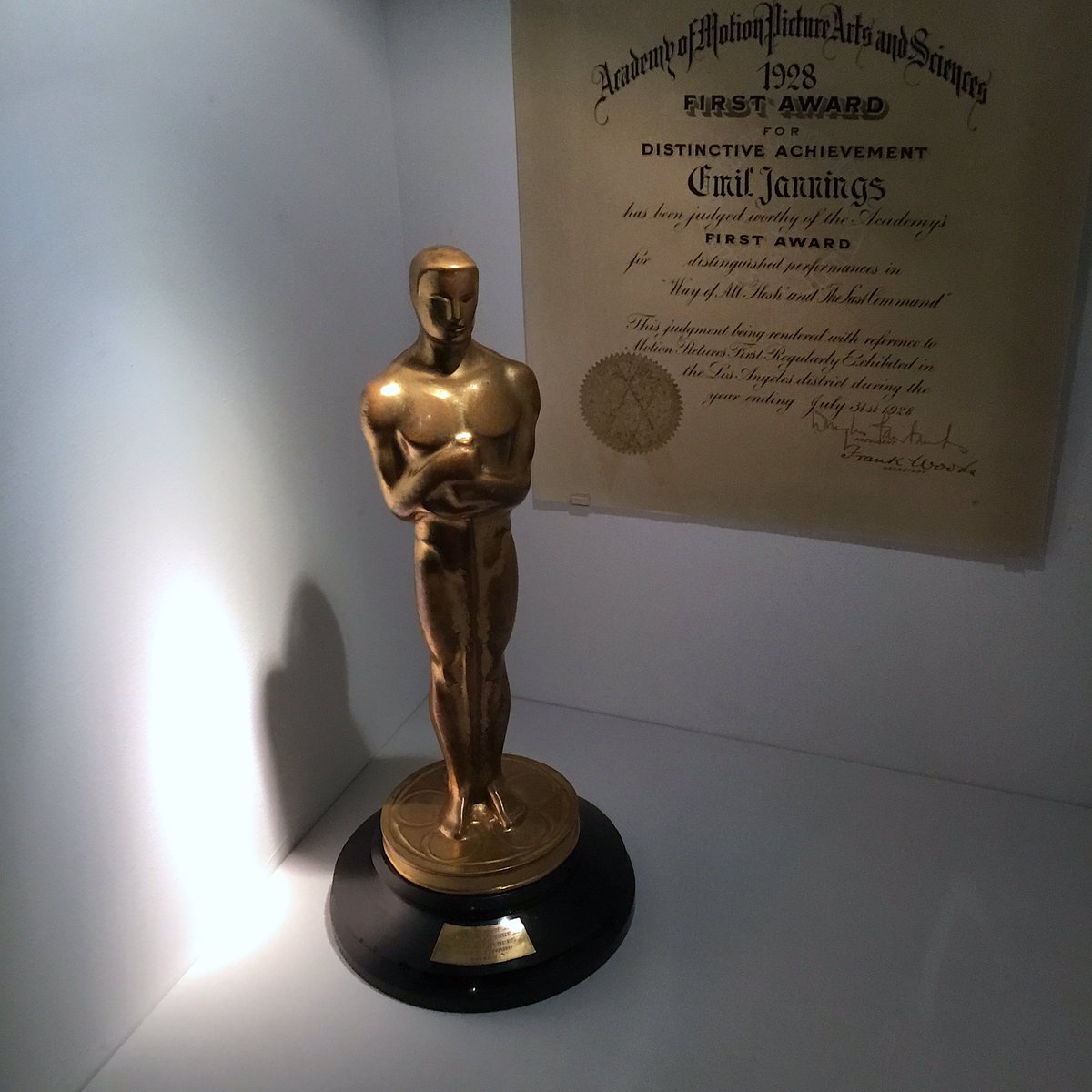 filmser's tweet photo. 1929, first Oscar® ever awarded by the newly founded academy to Swiss born actor Emil Jannings (1884-1950). Honoring his 1928 drama performances in “The Way Of All Flesh” and “The Last Command”. #1st #Oscar #AcademyAward #AcademyAwards #AMPAS #Actor #EmilJannings #SwissBorn https://t.co/4GsAv7by1e