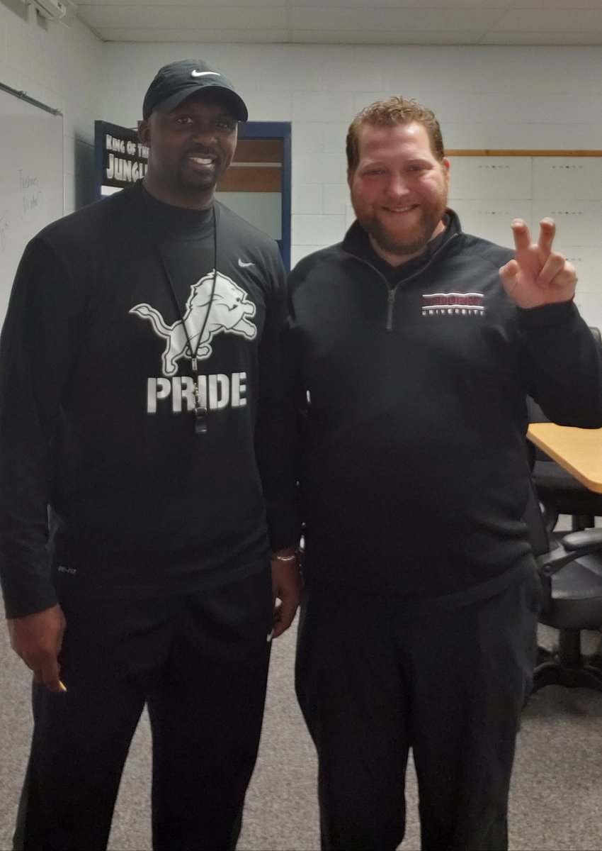 TylerLionsFB's tweet photo. Thanks for coming by to talk with @RicklanHolmes about our College Football Prospects. Our players are excited to get to know more about your school and football program. #StraightLineRecruiting
#LionsPride #JTD #TTP #JTFRecruitingProcess #JTFExposure #GetNoticed #JTF2CFB https://t.co/K3sobAaqO2