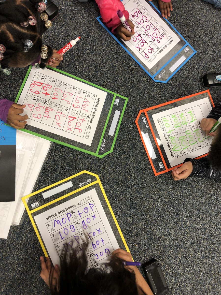 Kindergarten ELA centers.
#unscramble #sightwords #shortvowels