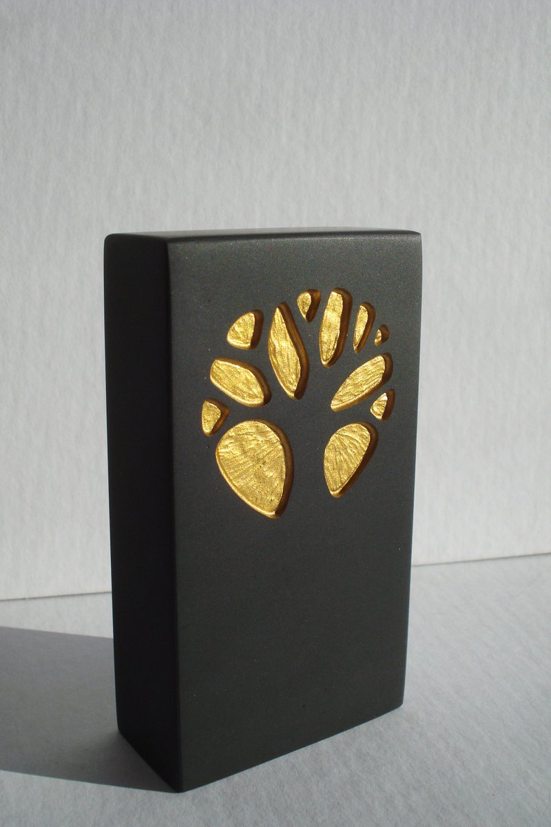 hatchburncarve's tweet image. 'Golden Tree Totem' (9.4 x 5.2 cm), design © HatchBurnCarve. #MyTweedValley #tree #treedesign #carving