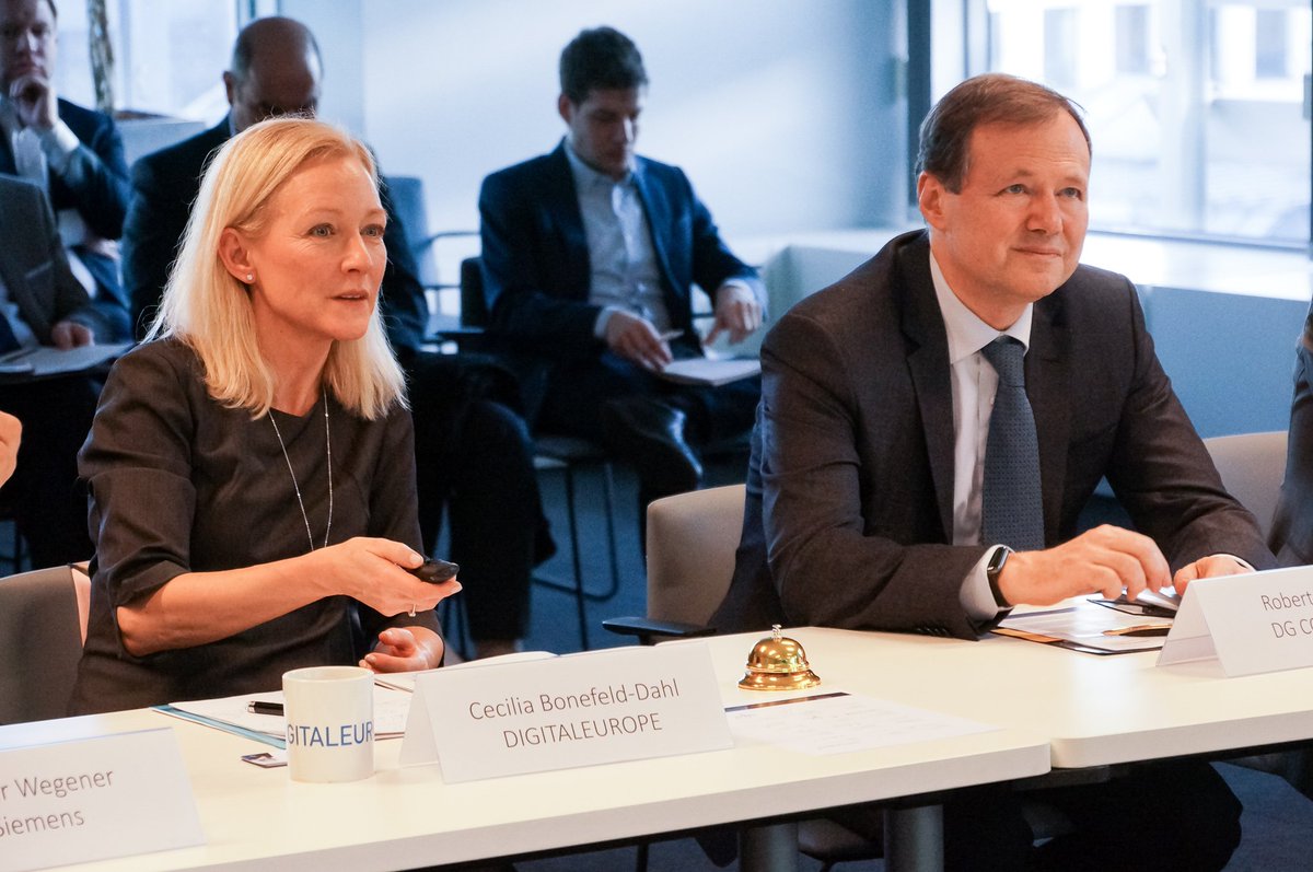 DIGITALEUROPE's tweet photo. Today, senior executives from @DIGITALEUROPE 's membership signed a Declaration to ensure the #EU is a world leader in #DigitalManufacturing - check it out: https://t.co/jc6gIOct1j https://t.co/5FrEkI0w7F