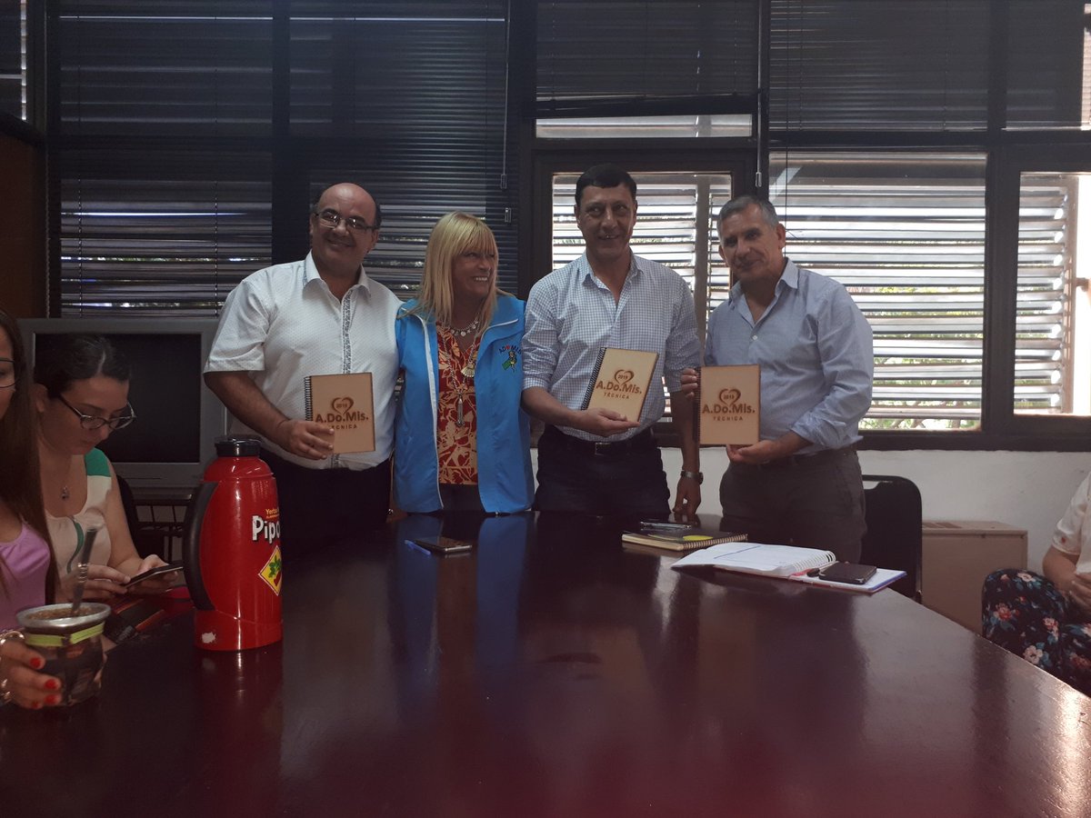 AngieBarrios578's tweet photo. Reunión con administrativos de las Sedes de Pto Esperanza, Leandro N. Alem y Posadas en cara al comienzo del 2° Año #InstructoradoFormProfesional con parte del gobierno educativo.
@jalbertogalarza @luismoro @mariluleverberg @RosanaEAyala
@misioneseduca @CGEMisiones @INETetp https://t.co/7ZmWMlFqEj