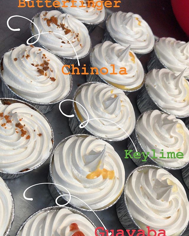 eleielerd's tweet photo. Feliz y Dulce Miércoles! Cual es tu favorito? #elmejortresleches #elmejorsuspiro https://t.co/QZokCJM74x