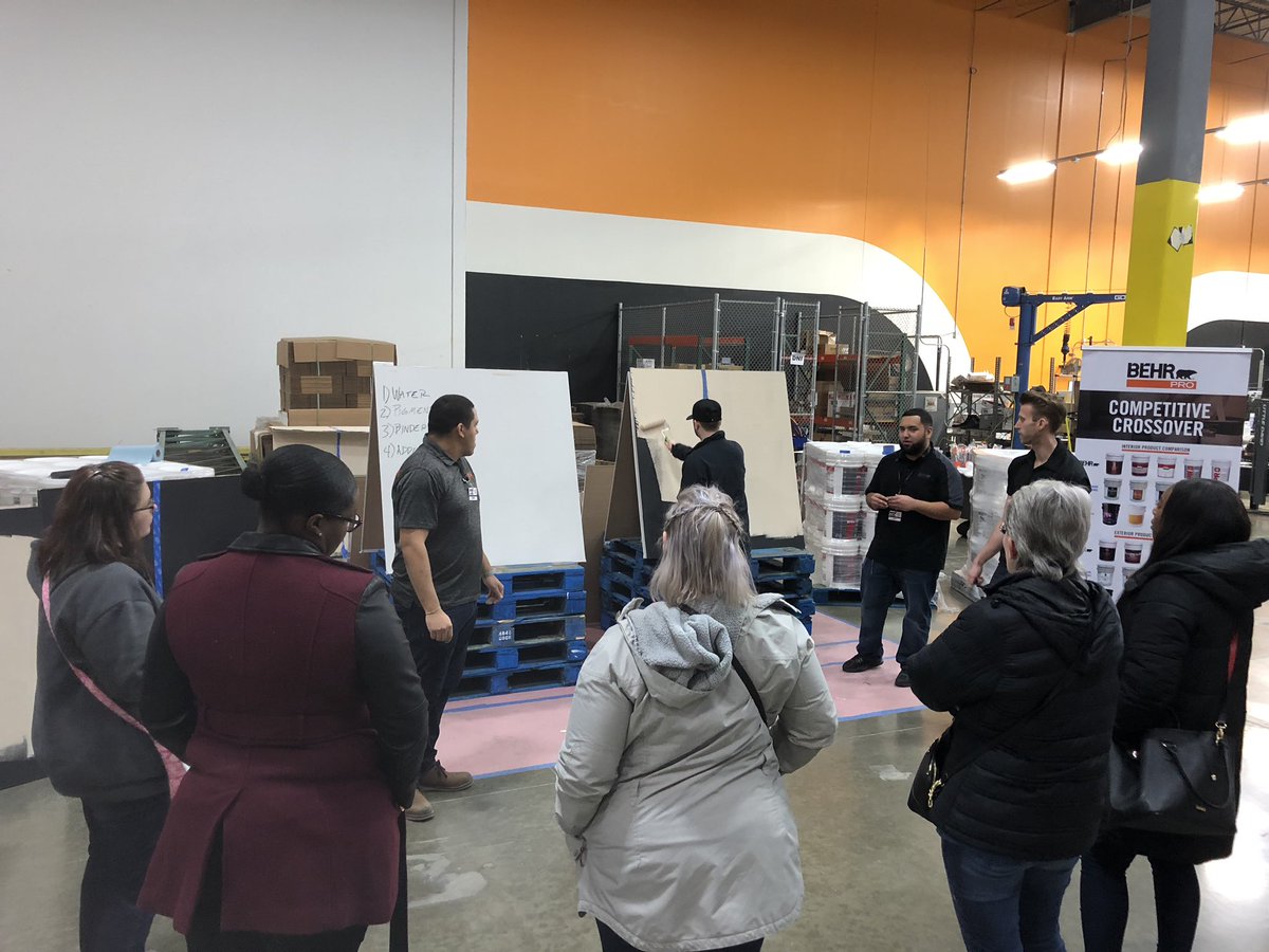 caseyo_behr's tweet image. Thank you @hdjustjoan @creasonovathd @BigJoeHomedepot @THDanthony for the support and allowing BEHR to train over 40 of your district’s leaders!!! Pro, Pro, Pro!!! @ScottRud1