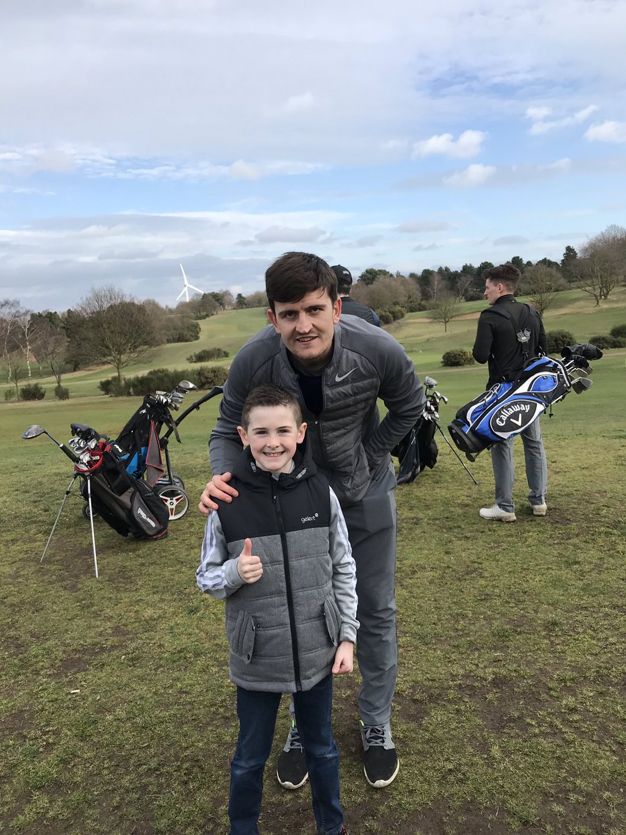 Thanks <a href="/HarryMaguire93/">Harry Maguire</a>, u made a little mans day!!⚽️⚽️