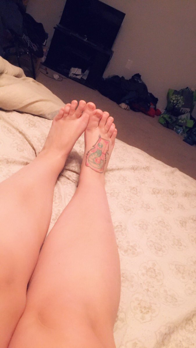 Submit2Sierra's tweet photo. Im craving a steak and cheese! Guess my appetite is coming back, still in bed. $end to my Cash app for delivery $20 will cover it $S2MAlways (cash tag) $end #findom #rt_findom #paypigs #cashslaves #cuckolds #footparadise #footslave https://t.co/t0HFkWgFIE