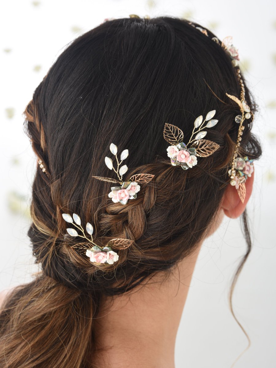 Add a hint of pink to your bridal hair with our vine and 3 pin set 

 👇👇

linzijay.com/lp709 

#WeddingWednesday #HumpDaaaaaayyyy #linzijay