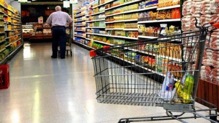 LT8am830's tweet photo. 🔴🎙️📻#Procopio830 I La baja del consumo hunde a los supermercados. "La caída de la actividad promedia el 20%. Para el caso de la carne, la baja es del 30% en el consumo", dijo Sergio Lopez, titular de la Cámara de Supermercados de Rosario https://t.co/w5J9OKoGQ9