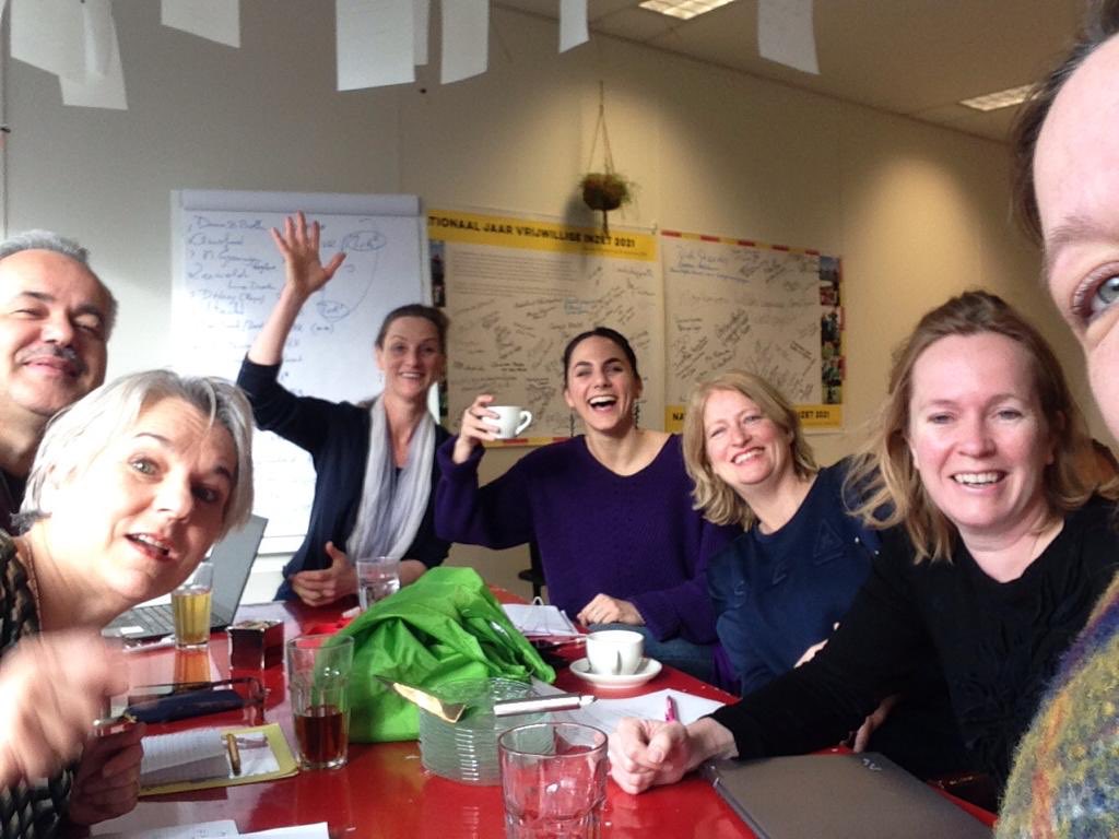 Bouwen aan Netwerk VITA (Vrijwillige Inzet Training en Advies) voor vitale vrijwilligersorganisaties.
Leuk én inspirerend! Binnenkort meer.  @daaffit <a href="/MichaelaMerkus/">Mic</a> <a href="/deSocialWorker/">John Branco</a> <a href="/JongerenActief/">Jeske</a> @HetRooster @brittalassen Willem-Jan de Gast, Eline Vossen #vrijwilligeinzet