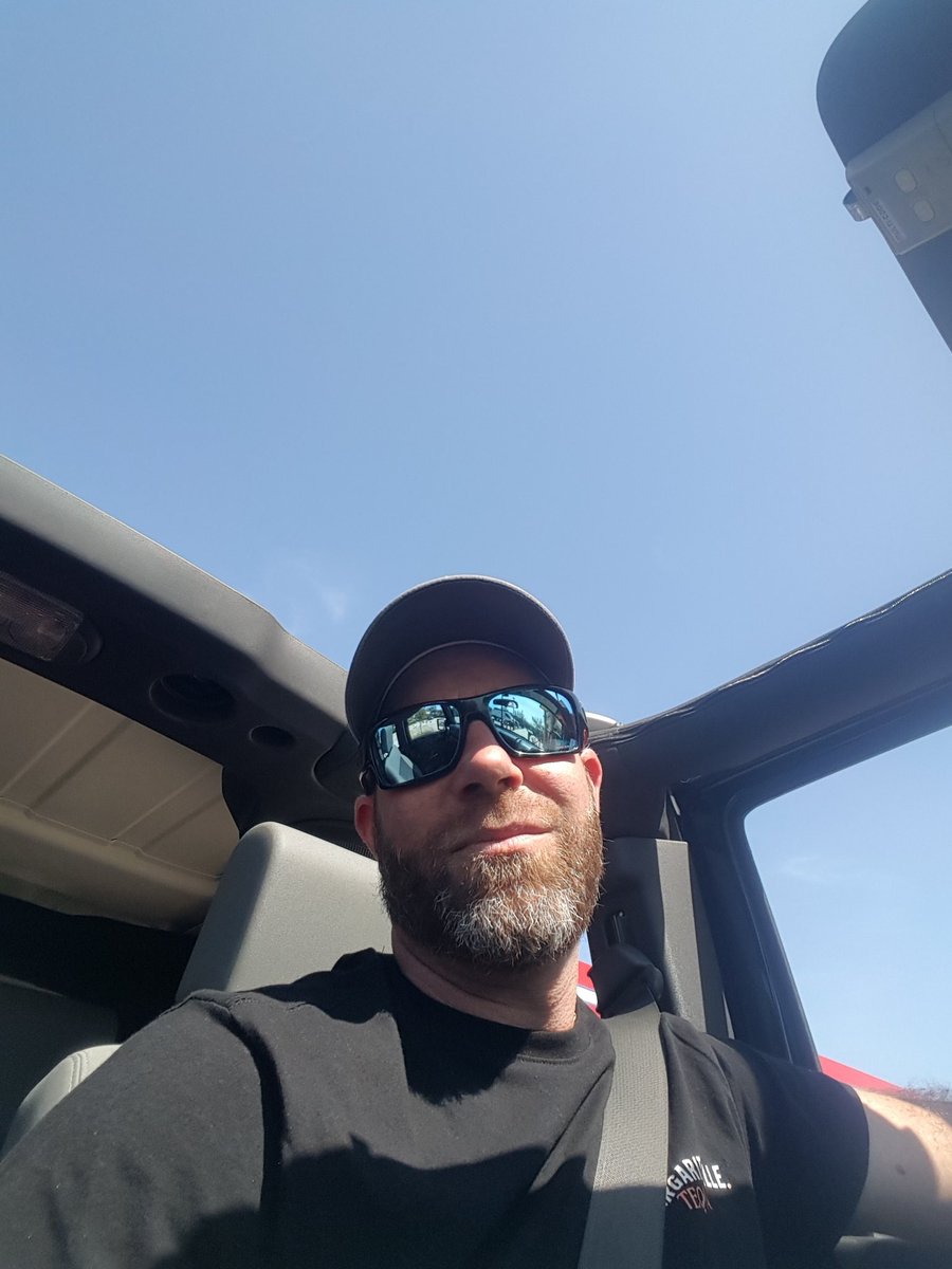 BBenn3's tweet image. Enjoying this beautiful weather. #sunshine #jeeplife #flowgrown