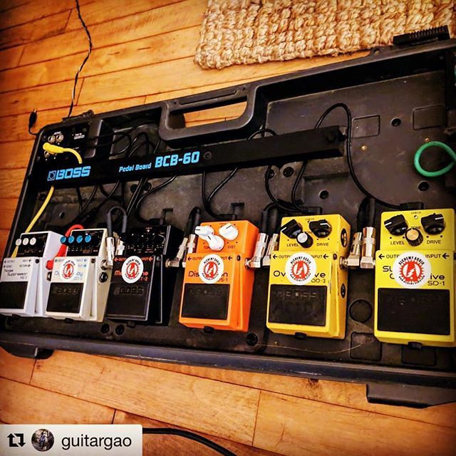Whoah! Look at that! An all Alchemy Audio modified Boss pedal board! Thanks to @guitargao for the love! #effectspedal #effectpedals #effectspedals #stompbox #stompboxes #pedalboard #gearshots #geartalk #knowyourtone #bossfx #bosspedals #bosseffects 
@alc… ift.tt/2SYf1Gj