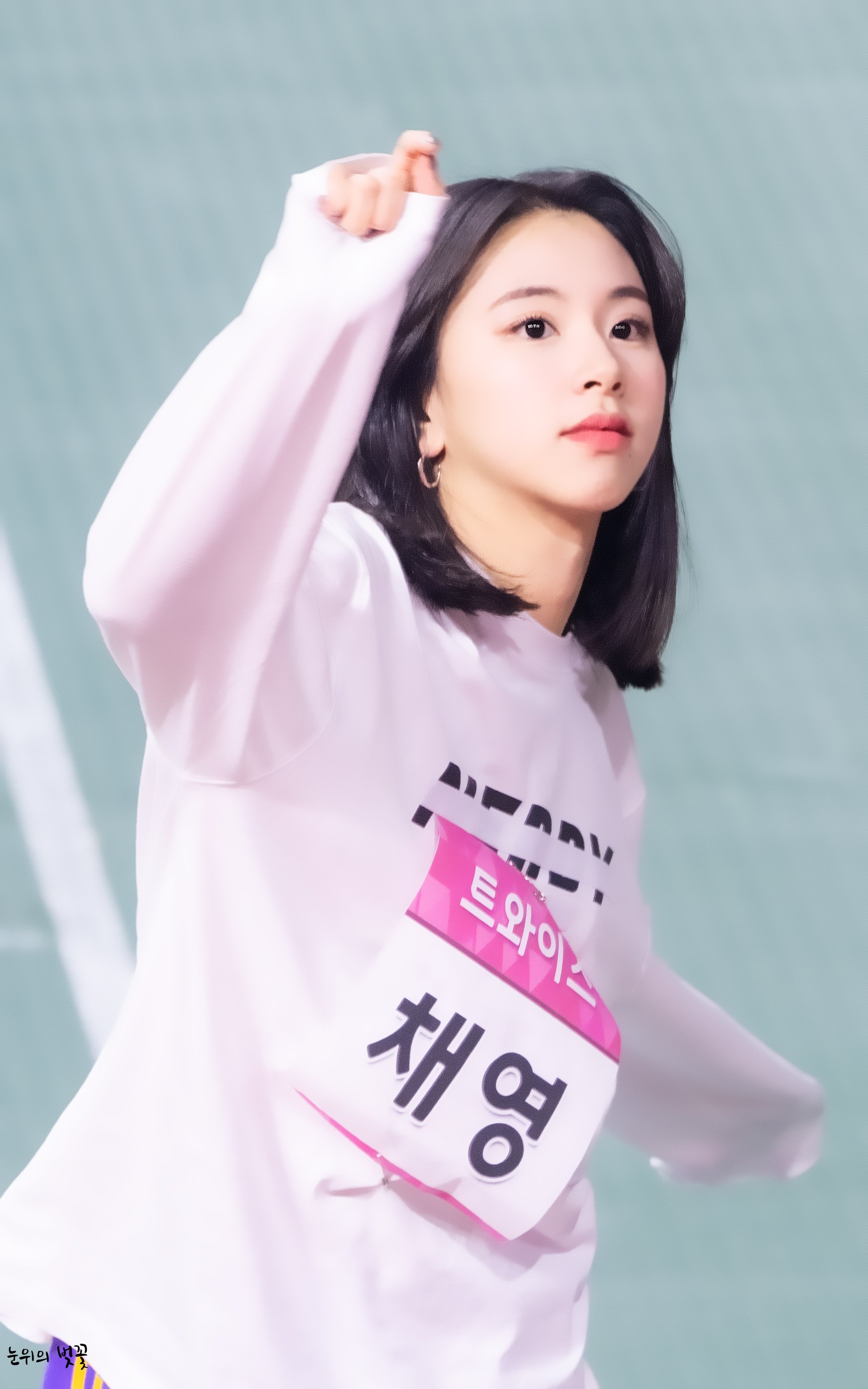 Dz3GcVbU8AE4wJ2.jpg:orig