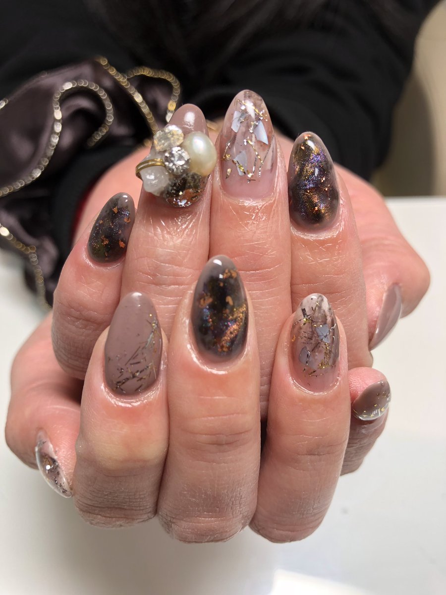 ネイルサロンmarch Pa Twitter 難波店ナカツです 部分的にマグネットジェルを使って幻想的なネイルに仕上がりました マグネットジェル マグネットネイル パーツ 難波 March