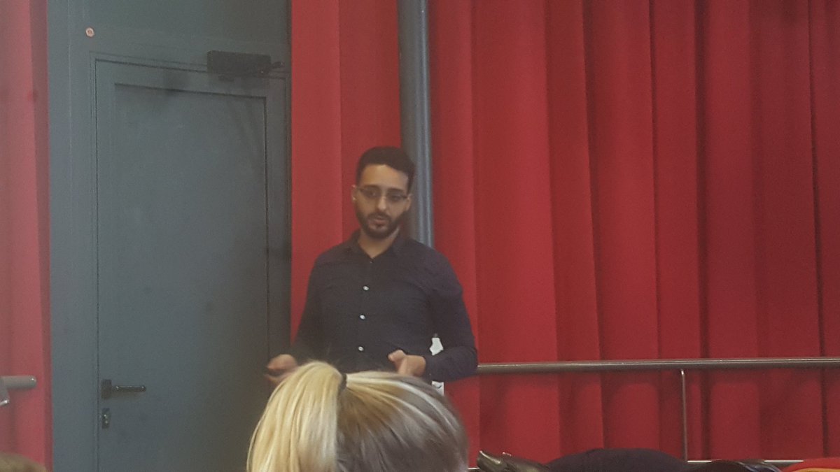 sonia_belkadi's tweet photo. Avec @zahi_nouh qui nous présente la partie recherche et #data de la #MASTERCLASS #UniversiTech dans le cadre du #MBADMB https://t.co/cXtKR8t2V7