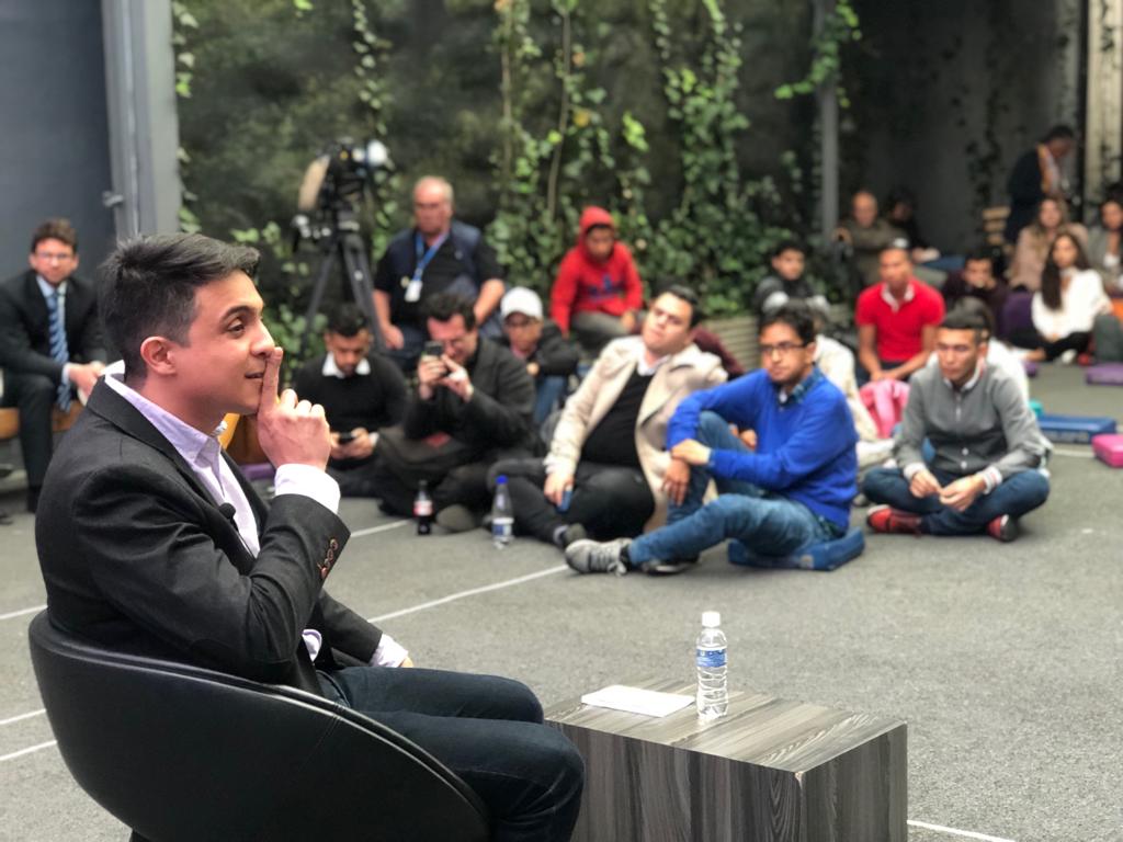 LORENT_SALEH's tweet photo. ¡Gracias a todos los que ayer nos acompañaron en la Universidad Sergio Arboleda en el conversatorio "De la Tumba a la Libertad"!

Mi historia es tan solo una entre más de 600 casos de presos políticos que existen en Venezuela, y cada una de ellas merece ser contada. https://t.co/y2AVmF0uuW