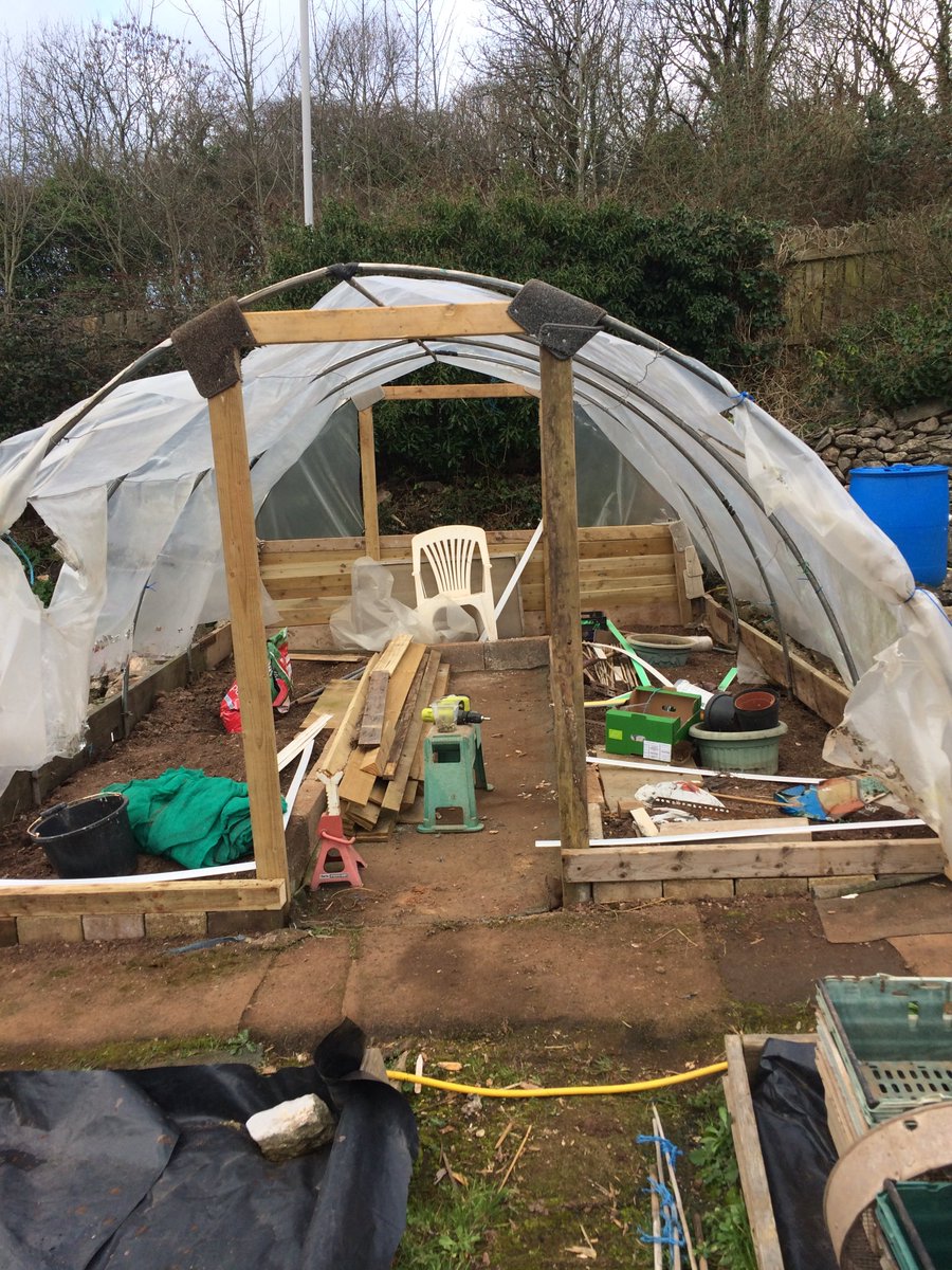 kingers14's tweet photo. Dodger 'n Polygate …… new one didn't fit. Old one still flappin' around …. bit like Dodger really. Another one arriving tomorrow.... and rescheduled fitting for Friday morning.
Meanwhile while The Dodge was having a breakdown I dug over and raked another bed #Polygate https://t.co/pRicX5Ba2L