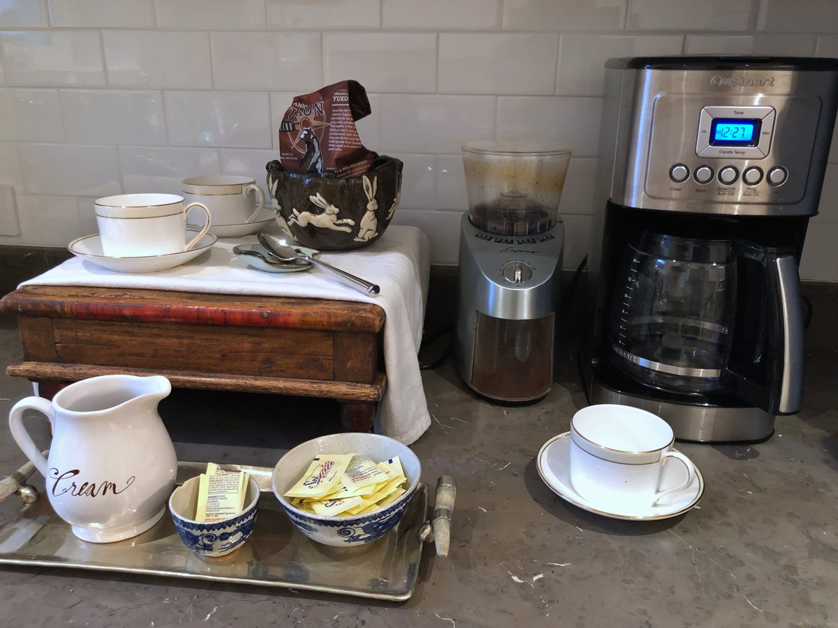 Nothing better than #coffee on a cold winter morning. <a href="/JuraKoncius/">Jura Koncius</a> and #triciahuntley discuss the simple pleasures of our favorite drink/drug/habit and the popularity of #coffeestations in the #washingtonpost 
washingtonpost.com/lifestyle/home…