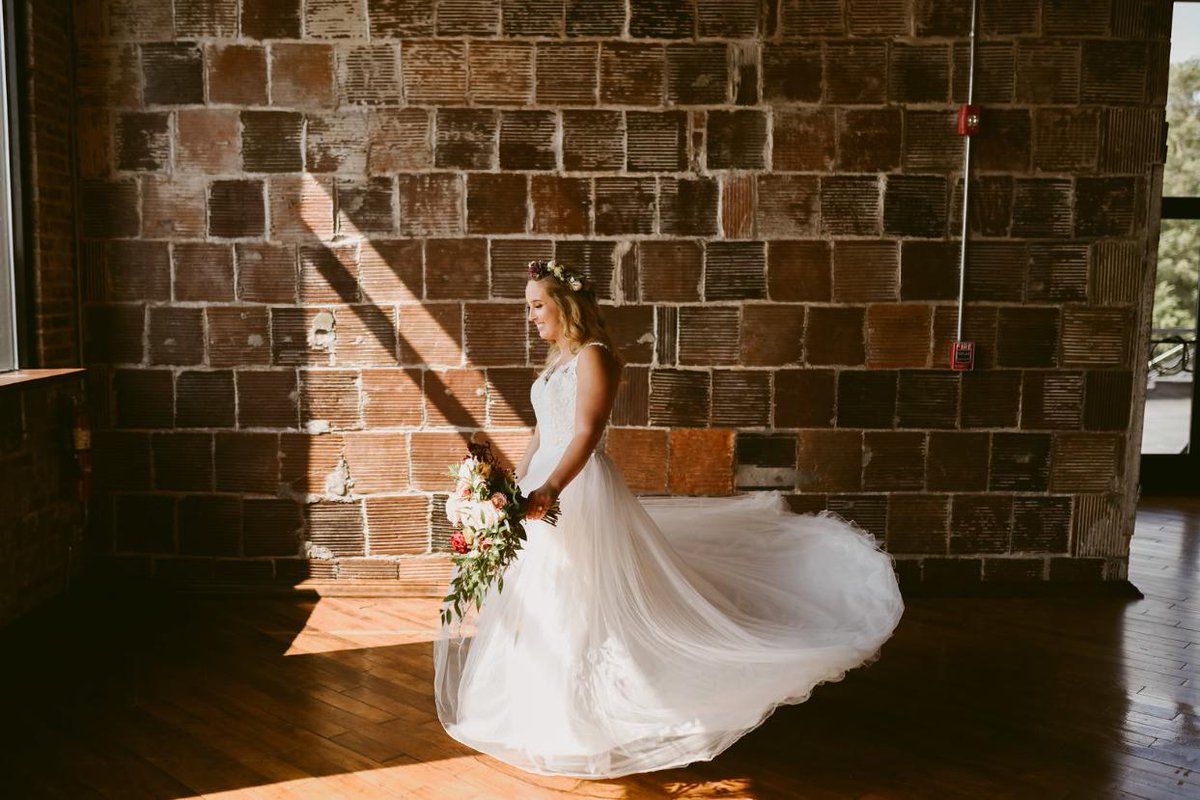 Look how stunning this bride was on her special day. 📸: Doodleshots