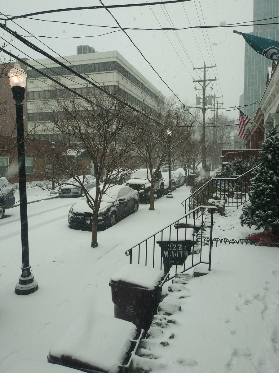 laurt87's tweet photo. Mid Town Brandywine in Wilmington. Looking purrty #netde #snowde #stormde #inwilm https://t.co/Igc2oQ80NT