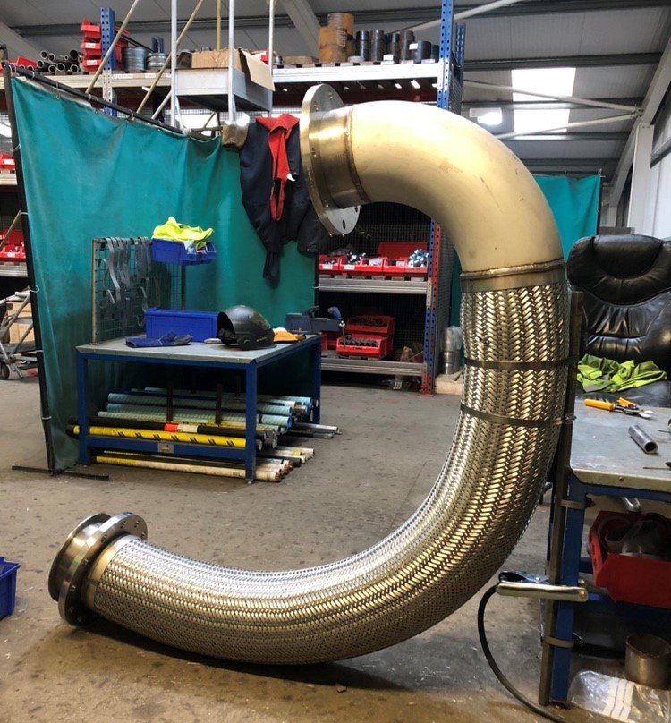 coupling_uk's tweet photo. The MCC Metallic hose team producing hoses both BIG 10" Bore &amp; Small 1/2" today. All  hoses ordered and manufactured to order, tested and leave the same today for next day delivery. For more details or prices call sales : 01772 653530 https://t.co/EKm4MUBTQi
