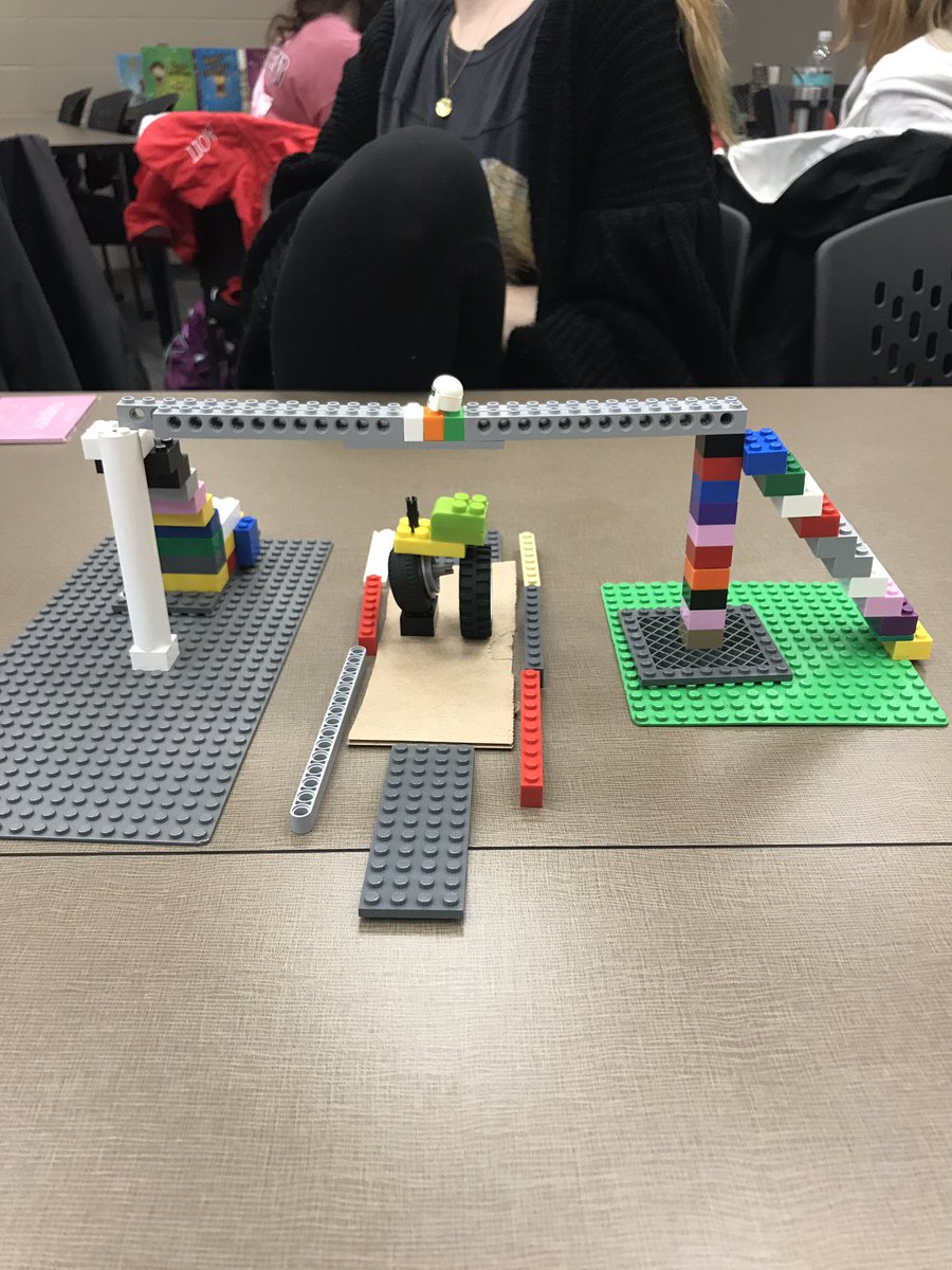 MsMollyMckenzie's tweet photo. Learning how to problem solve by building bridges in STEAM!! #scienceisaverb #rosierevereenginner https://t.co/ynvqVoYv82