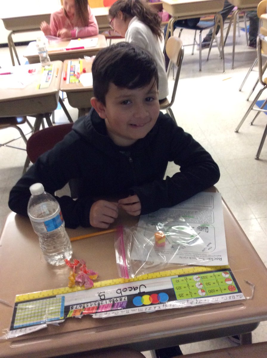 lrabenhorst12's tweet photo. Students learn about the three different types of rocks by using starburst candy. https://t.co/qZ6vXJO0PQ