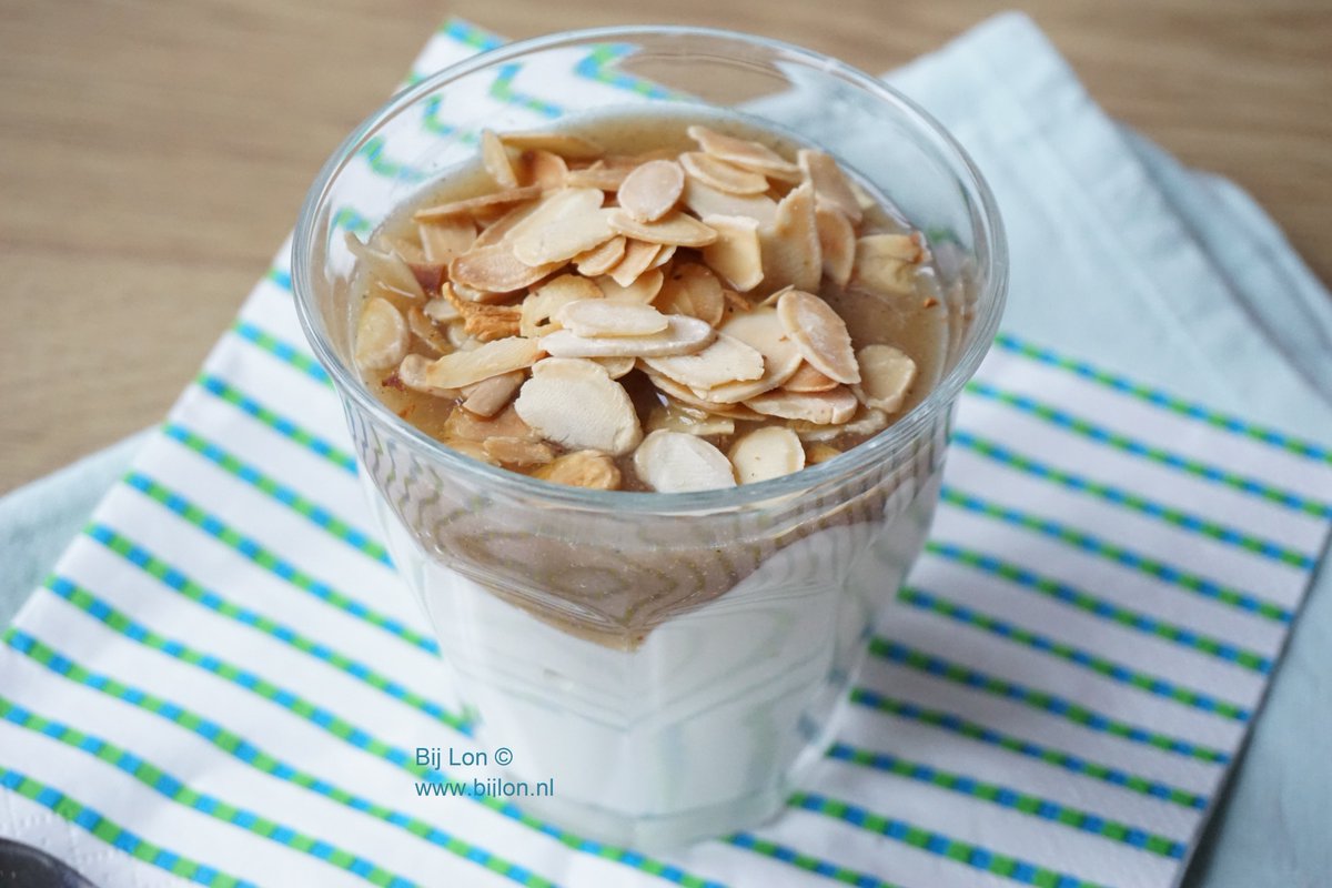 Als ik terugkom van het #sporten, dan eet ik graag wat yoghurt, met honing en gehakte hazelnoten. Nu heb ik een heerlijke variant bedacht voor mijn snelle #snack. Ik zoet de yoghurt met perensaus en maak het af met wat geschaafde, geroosterde amandelen: bijlon.nl