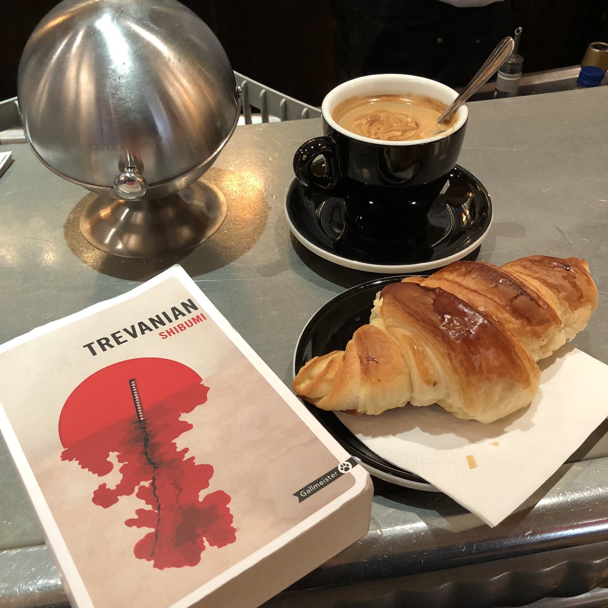 #7jours7livres Invitée par <a href="/fcosson2/">francoise cosson</a> à partager chaque jour sans commentaire un livre aimé, j’invite @carofortabat à prendre le relais. #jour1 <a href="/OrangeLecteurs/">lecteurs.com</a>