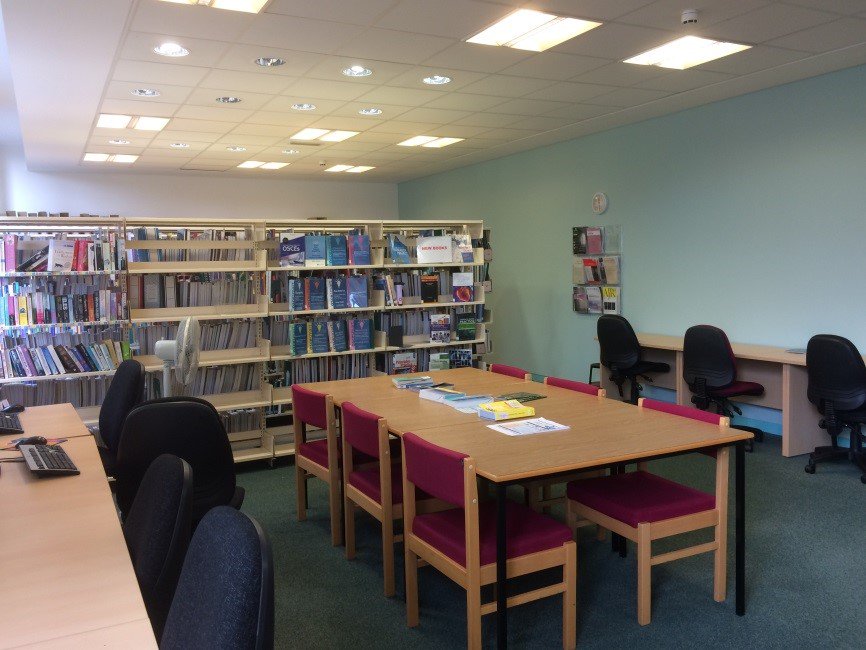 healthcarelib's tweet image. .@healthcarelib at Craigavon Area Hospital @SouthernHSCT - a quiet place to work away from your busy workplace. Take a break in the @healthcarelib and check out our latest resources #HealthcareLibrary #KnowYourLibrary #Workonthego #NewBooks