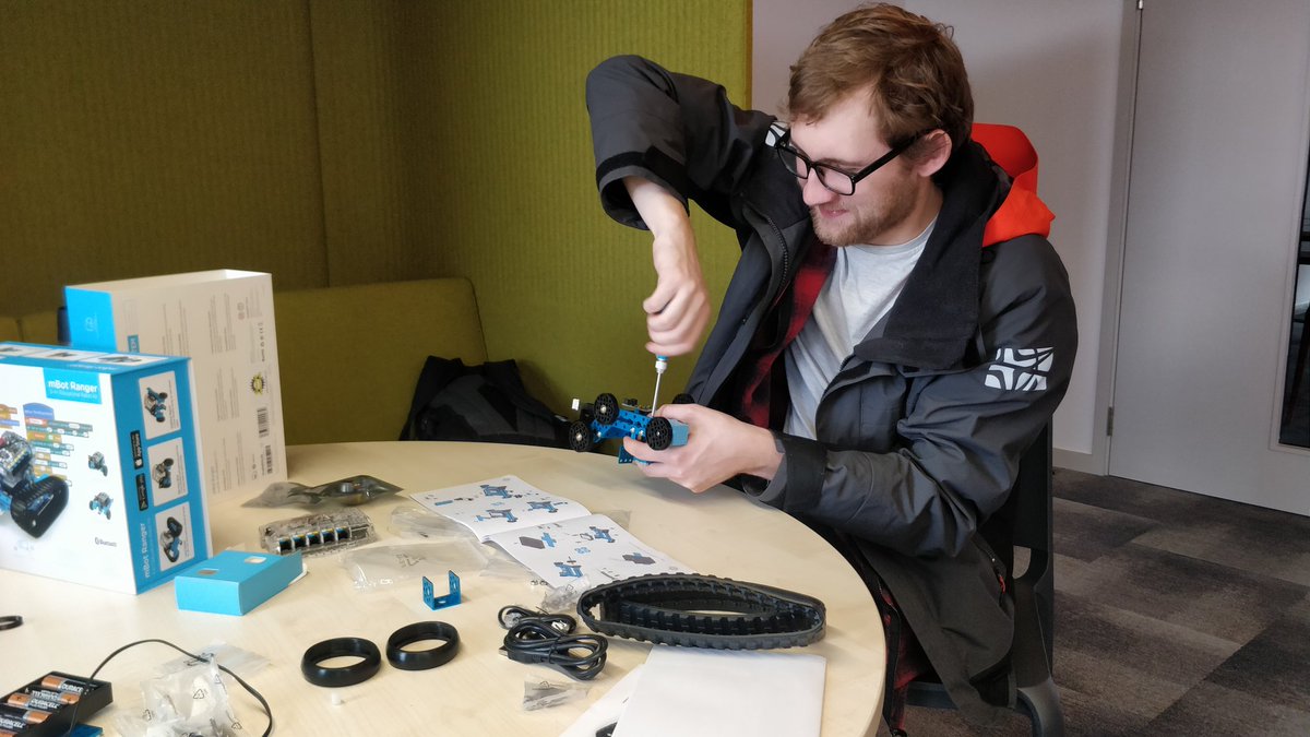BSELBrunel's tweet image. Todays cafe technoloquie saw the team building and testing out new robots for our undergraduates. @BrunelCompSci #robots #teaching #teachingProgramming #coding