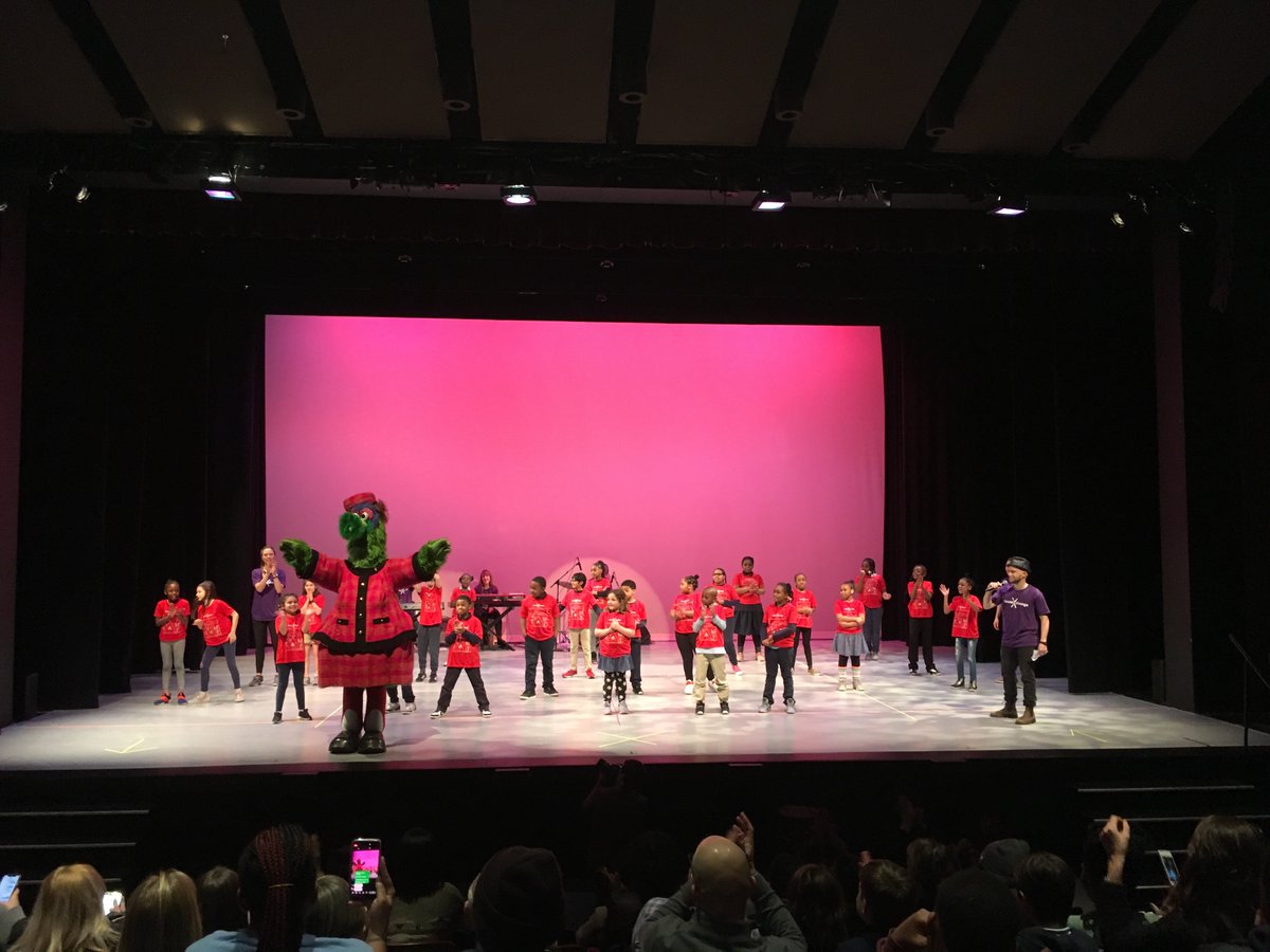 WilliamPennFdn's tweet photo. Bravo to the students from @arthur_elem and Vare-Washington for last night’s performance. We are big phans of your dancing skills, and we think we know someone else who is also a phan! TY @BalletX! #ArtsEdImpact #DanceeXchange https://t.co/NrhPm4W3fW