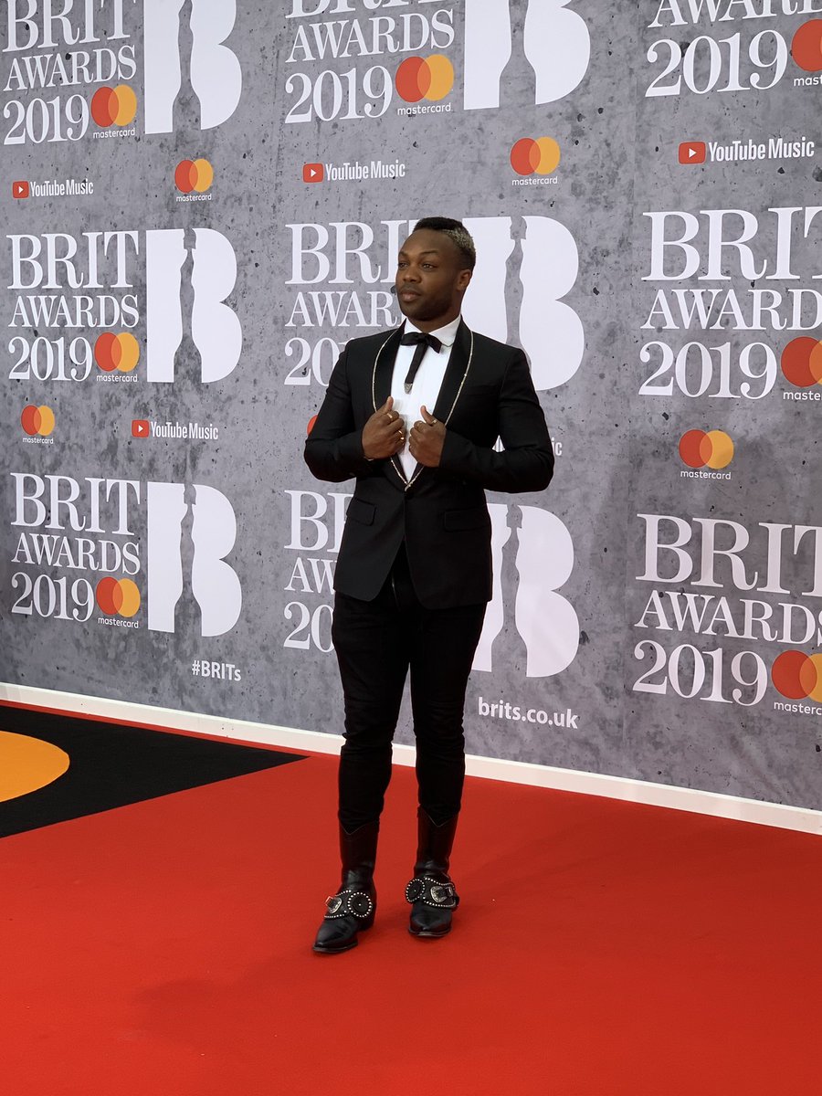Oh YES <a href="/todrick/">Todrick Minor</a> with a lil sparkle on his #BRITs suit! He’ll be matching <a href="/VickNHope/">Vick Hope</a> on the YouTube live stream perfectly 🙌