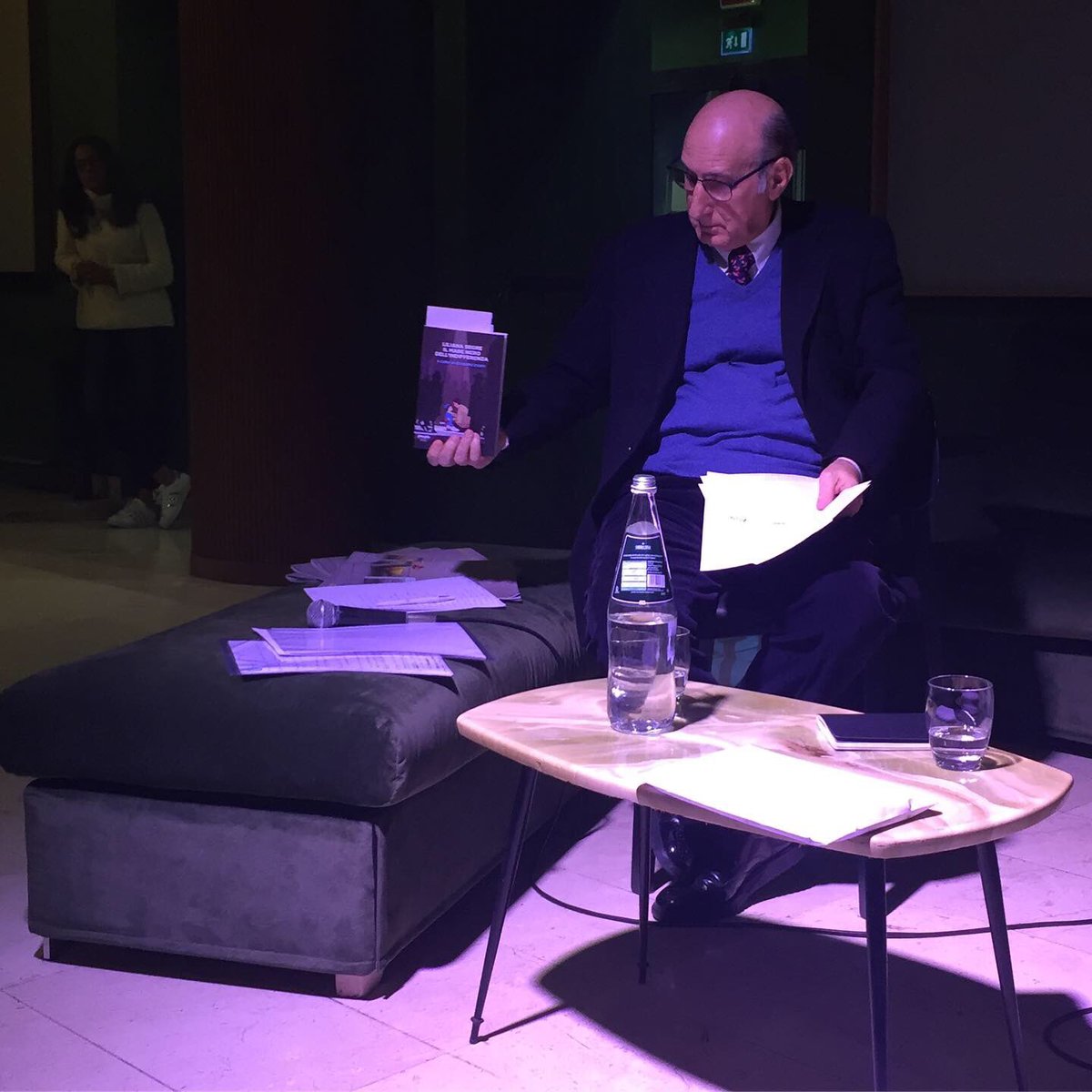 in_storie's tweet photo. Ieri al #Fuaié del #TeatroMassimo di #Cagliari Giuseppe Civati @civati, in dialogo con il giornalista Jacopo Onnis, ha presentato il suo ultimo saggio “Liliana Segre - Il mare nero dell’indifferenza”. 
Si è trattato del primo evento di #SiT2019 
#LilianaSegre #perNonDimenticare https://t.co/uOVeFKggth