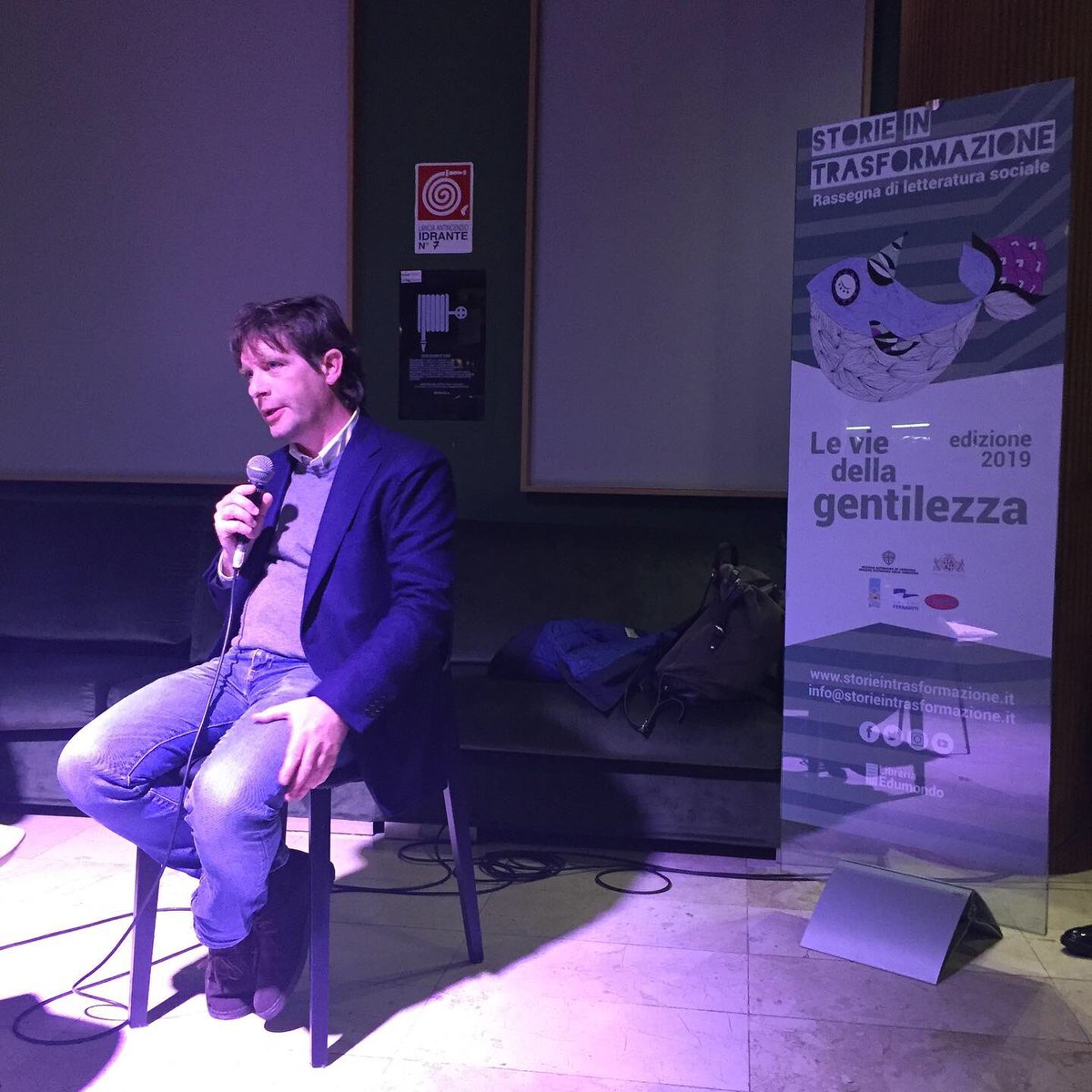 in_storie's tweet photo. Ieri al #Fuaié del #TeatroMassimo di #Cagliari Giuseppe Civati @civati, in dialogo con il giornalista Jacopo Onnis, ha presentato il suo ultimo saggio “Liliana Segre - Il mare nero dell’indifferenza”. 
Si è trattato del primo evento di #SiT2019 
#LilianaSegre #perNonDimenticare https://t.co/uOVeFKggth