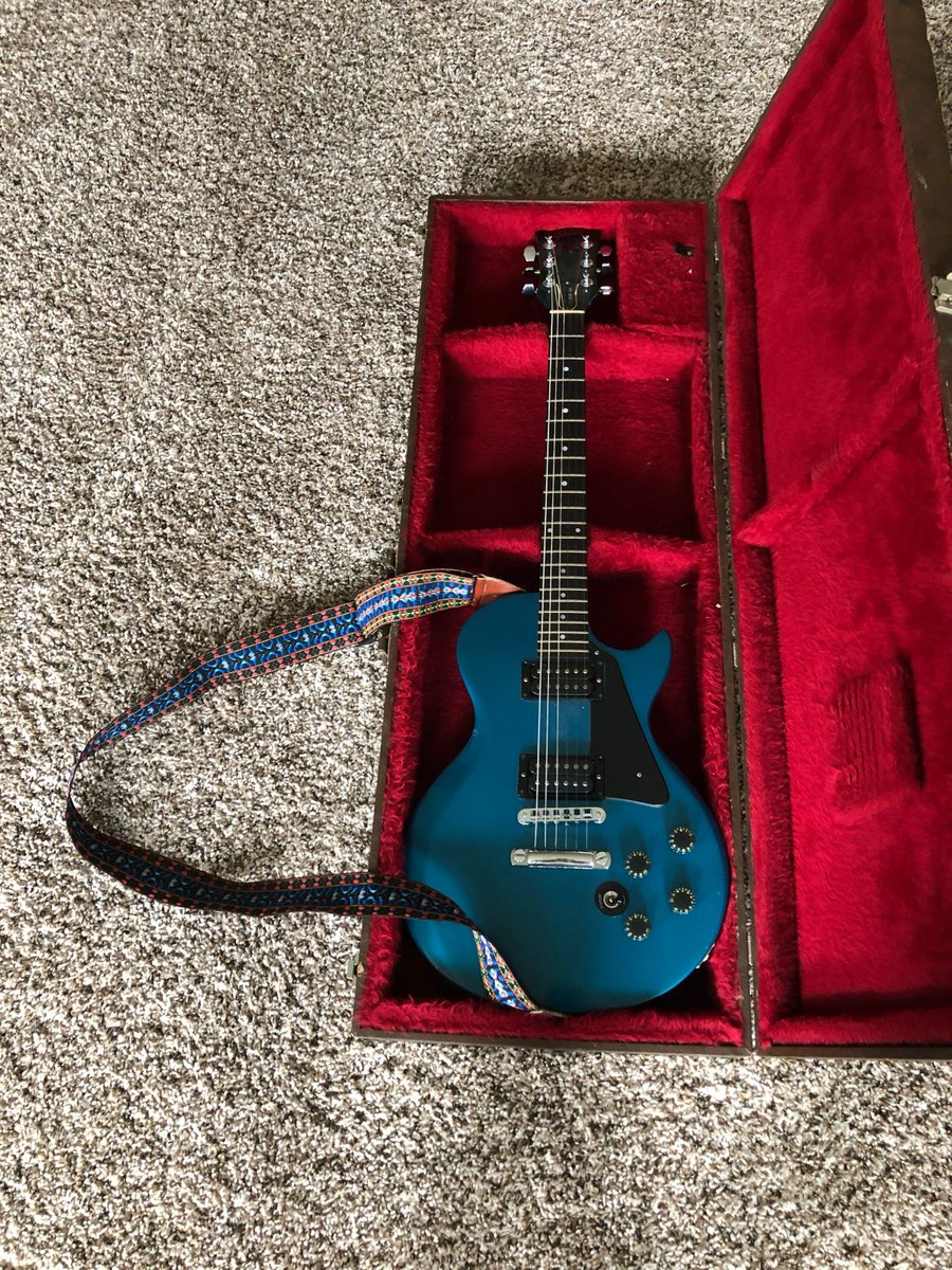 3rdFloorPod's tweet photo. Welcome to #WednesdaysWithTodd! Today I have an image to show. This is my 1981 Gibson Les Paul Firebrand Delux Series with all original hardware. Share a picture of your guitar below! @gibsonguitar @MarcBroussard thanks for liking my last post. Thought I would share this with ya! https://t.co/JuSkkPDS8h
