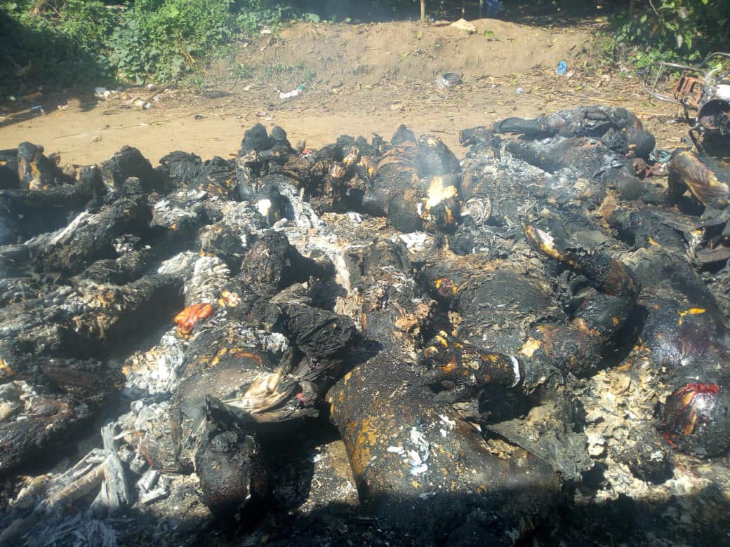 DMengot's tweet photo. OH MY GOD see how human beings are burn like animals https://t.co/WQ9RkzGuSv