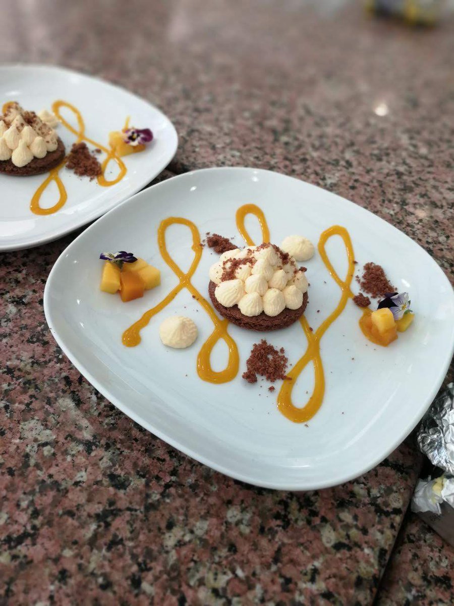 raneemalmallah's tweet photo. My 2 proudest dessert plating #baking #plating #desserts https://t.co/7SAmURNbps