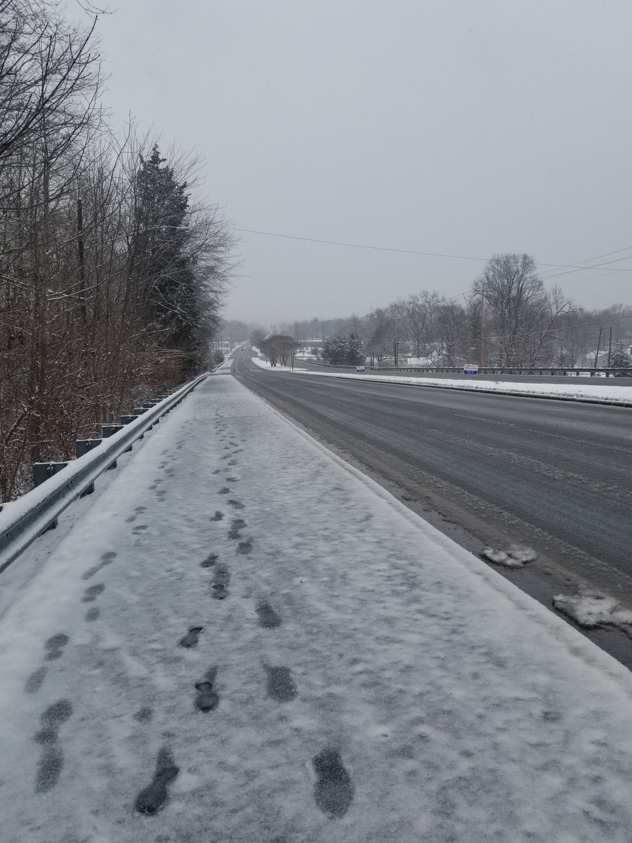 #wusa9weather #GetUpDC <a href="/wusa9/">WUSA9</a> went to workout (walking the weight off) and here was my view of Indian Head, MD.