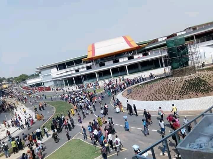 In 1963, the people of Kumasi came out in their numbers to watch 2 cars. #OpelRekord and #OpelKapitan. Fast forward 2019, they have come out to witness another history. The #MahamaCity . #KejetiaMarket. 
#GO4JM