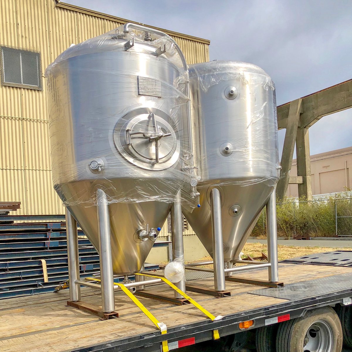 Fermenters locked and loaded!
#drinklocal #fortheloveofbeer #drinkcraft #craftbeerculture #brewday #brewyourown #craftbeerlove #hopverse