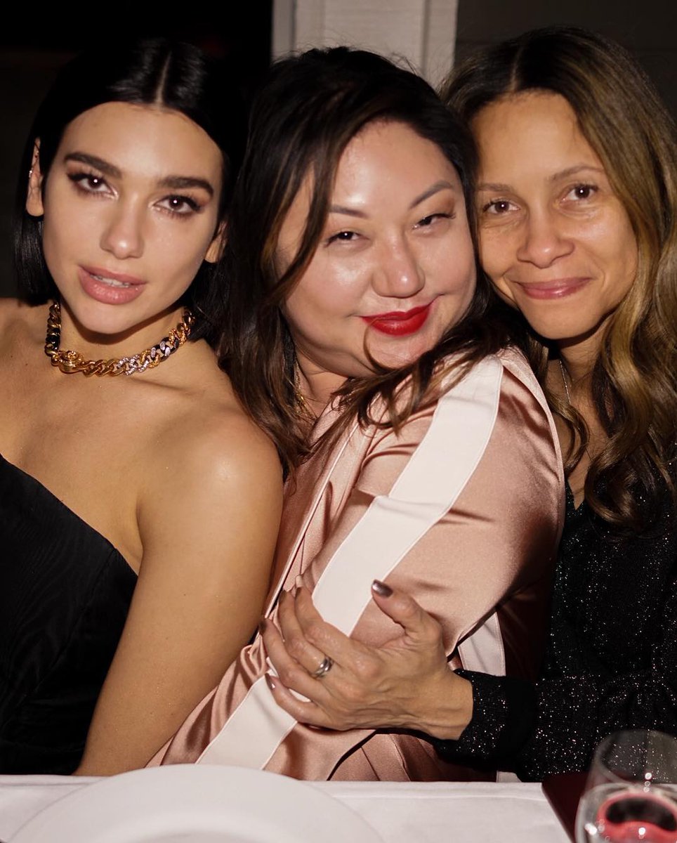DLIPAFrance's tweet photo. [PHOTOS] 13.02.19 ➡ Publication de @DUALIPA sur son compte Instagram.

🇫🇷 : " Dîner post-grammy pt. 2 💫💫💫💫 par @/pixielevinson "

👉 https://t.co/Xzgj64APUd 👈 https://t.co/Jd2fHwWVHW