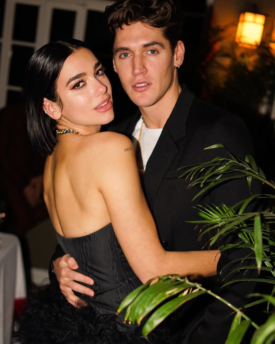 DLIPAFrance's tweet photo. [PHOTOS] 13.02.19 ➡ Publication de @DUALIPA sur son compte Instagram.

🇫🇷 : " Dîner post-grammy pt. 2 💫💫💫💫 par @/pixielevinson "

👉 https://t.co/Xzgj64APUd 👈 https://t.co/Jd2fHwWVHW