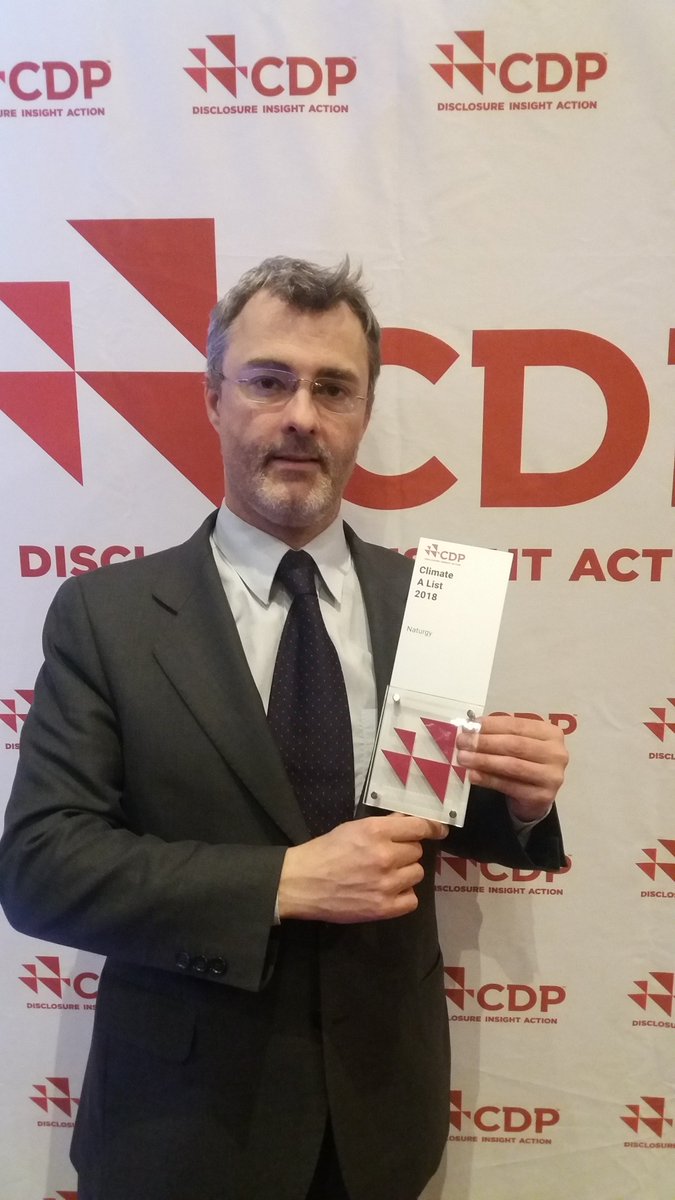 Naturgy's tweet photo. Jacinto Pico, del área de Regulación Europa de Naturgy, ha recogido en Bruselas, en representación de la compañía, el galardón de la @CDP que nos distingue como la única energética española reconocida como líder mundial por su acción frente al cambio climático. #CDPawards https://t.co/vcgbwODXKA