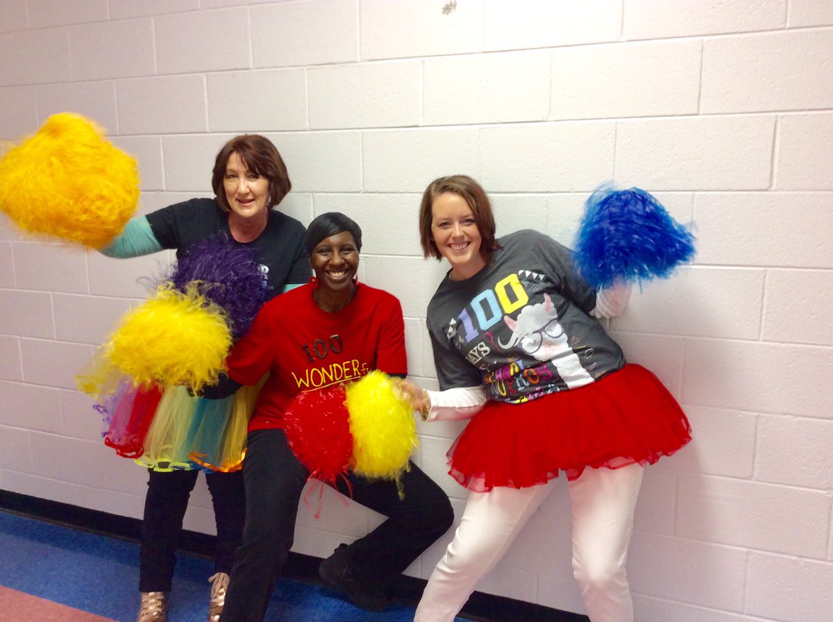 caseyww109's tweet photo. Hip Hop Hooray! It’s the 100th Day! #carvertigerpride #the100thdayofschool https://t.co/2QydVEMX2Q