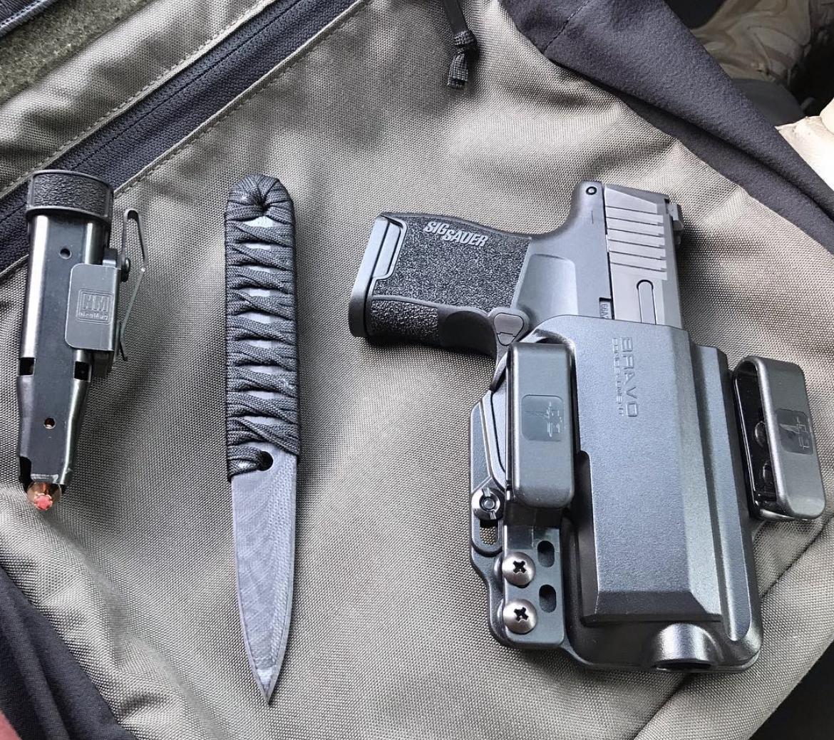 BravoHolsters's tweet photo. Loving my new tools. They’ve been a real treat to carry. 👌
.   .   .
Repost from @msft_actual
#edc #neomag #blacktrianglegroup #sigp365 #bravoconcealment https://t.co/9X4vPfSSiT