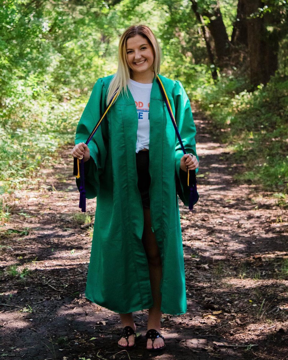 BarnesKortni's tweet photo. SENIORS! Can you believe graduation is ONLY 3 MONTHS away!? Don’t procrastinate!! Get your photos done soon, so you don’t have to frantically squeeze it in  a month before! 👏🏼🤪📸
•

#kapturedbykortni #canon #bookwithme #kortnikapturedit #dallasphotographer #senioritis #2019 https://t.co/xzYDGc6aBf