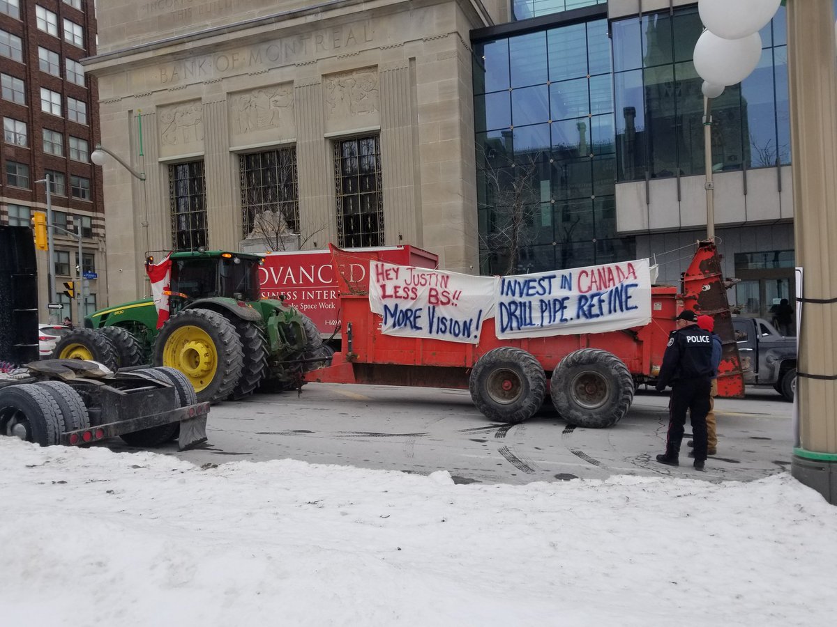 TheRealKeean's tweet photo. The last few horns are honking just outside of Justin Trudeau's office.
#unitedweroll is heading home. They have made a difference, no thanks to the main stream media. https://t.co/dtxFGHpshR