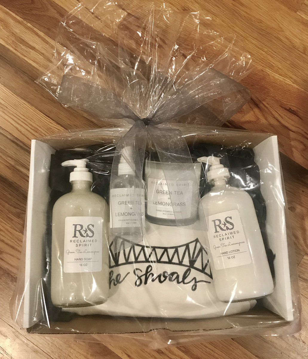 Fabulous closing gift baskets! Order up realtors! #realtors #alabamarealtors #florenceal #theshoalsAL #naturalskincare #handlettered #smallbatch #customgift #closinggifts