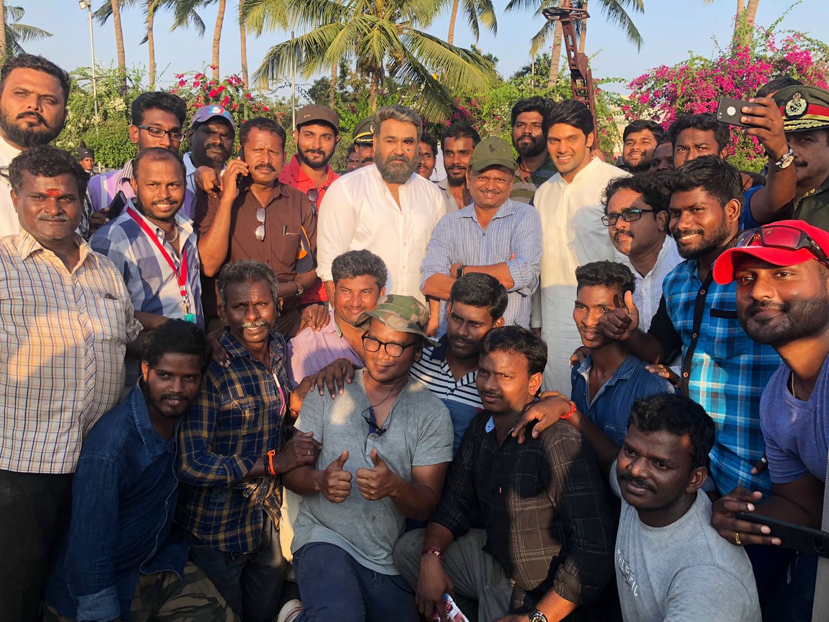 SuriyaEsakki's tweet photo. @Mohanlal sir Portions Completed in #Kaappaan ๐๐๐
-Two @Suriya_offl anna movies in 2019 ๐ ๐๐๐๐
-#NGK #Kaappaan๐๐๐๐ฅ๐ฅ
#sUMAA_pATAIYAKelapuRom๐ฅ๐ฅ๐
#HaPpy_Night #ALLSFC๐๐๐๐ https://t.co/Tn5nDZQ8G2
