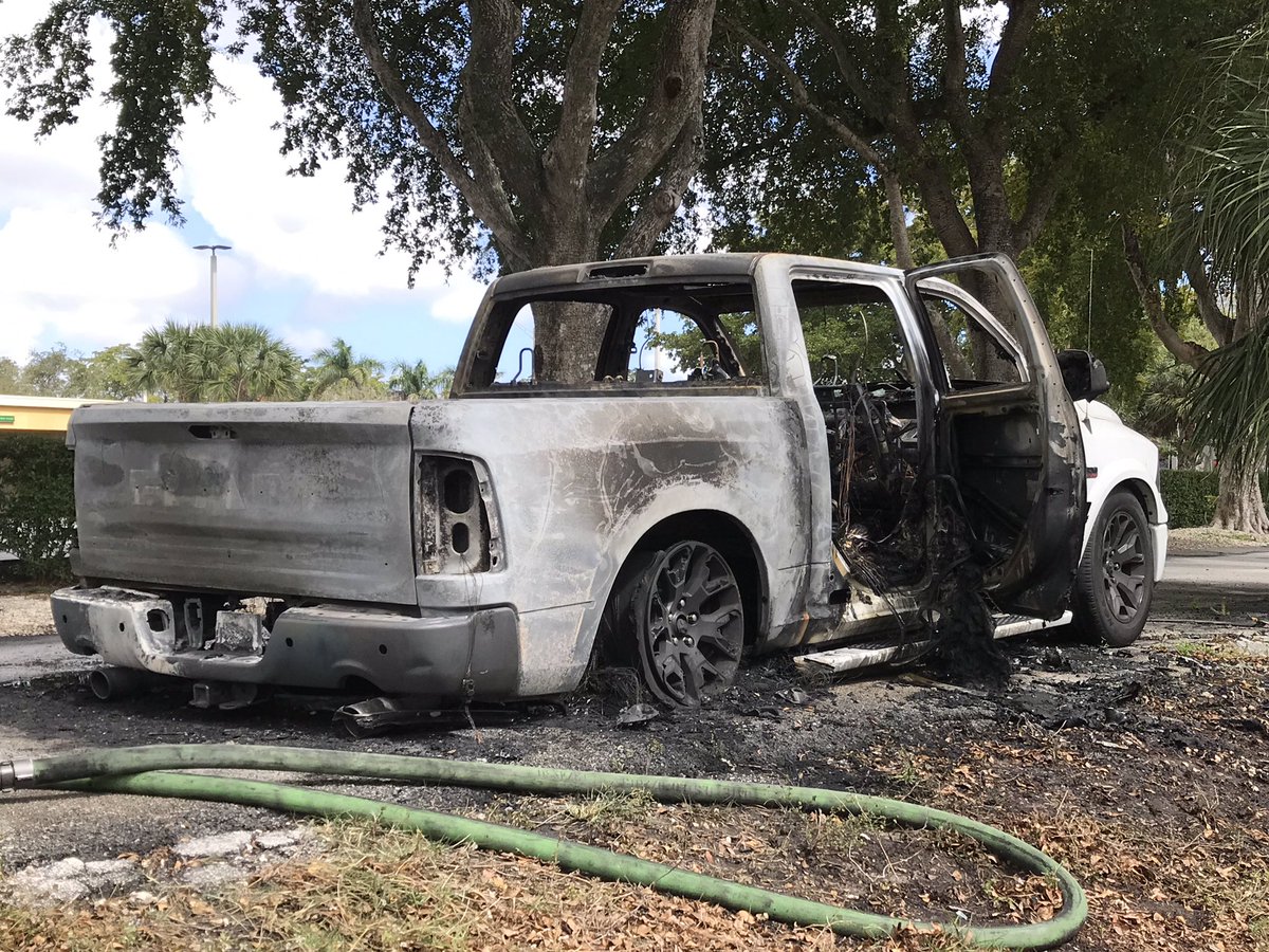 PlantationFire's tweet photo. @PlantationFire @FLFR411 #Engine47 on scene; VEHFIRE; 3790 W. Broward Blvd.
No Injuries reported. https://t.co/by4GeZVB4B